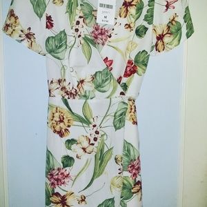 Floral print with white background in content dres